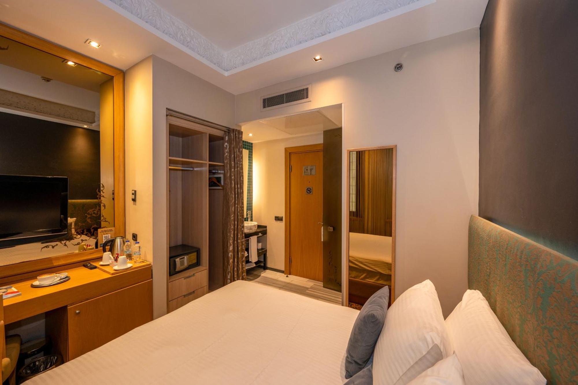 Pera Tulip Hotel & Spa Istanbul Exterior photo