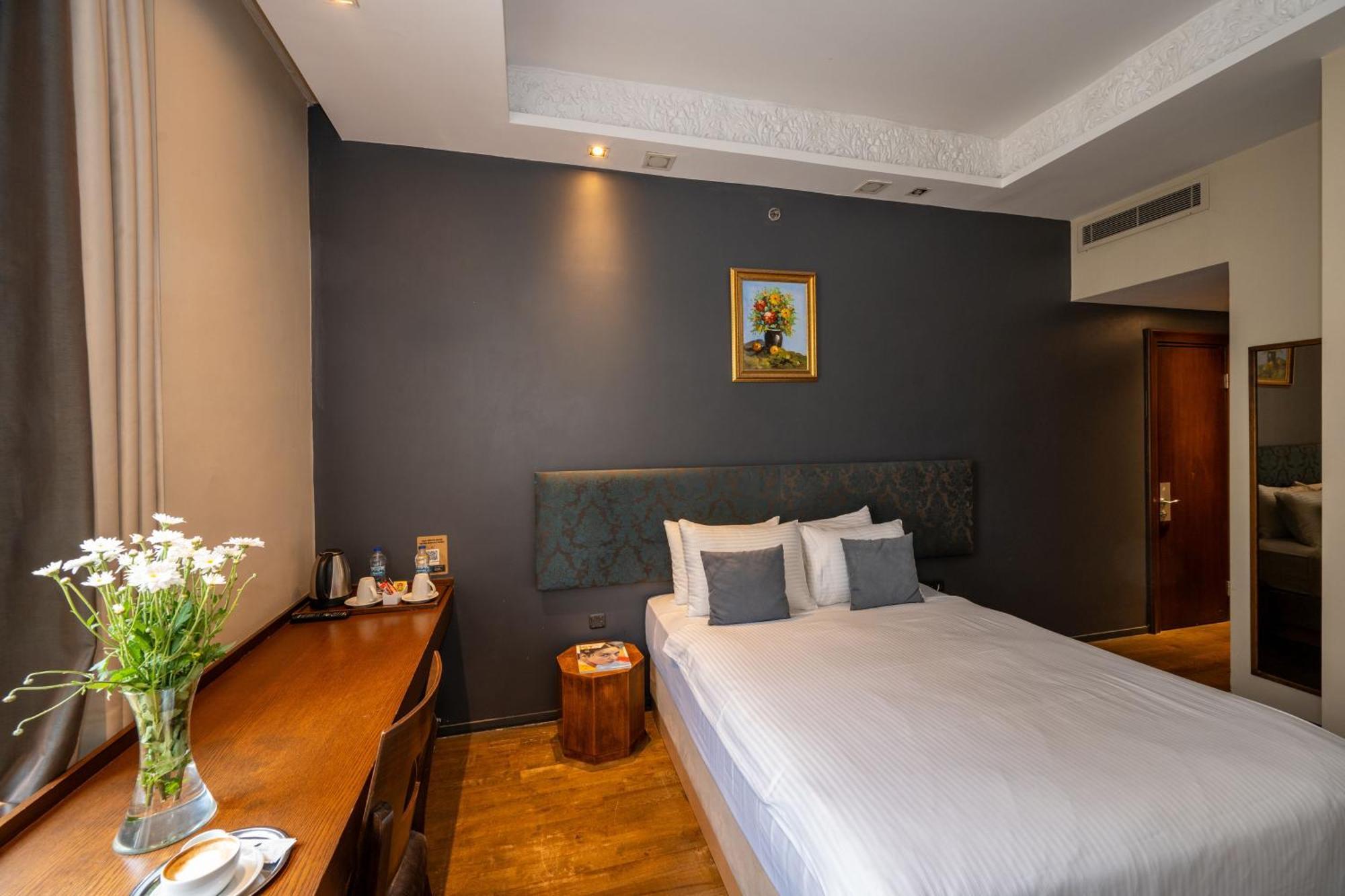 Pera Tulip Hotel & Spa Istanbul Exterior photo