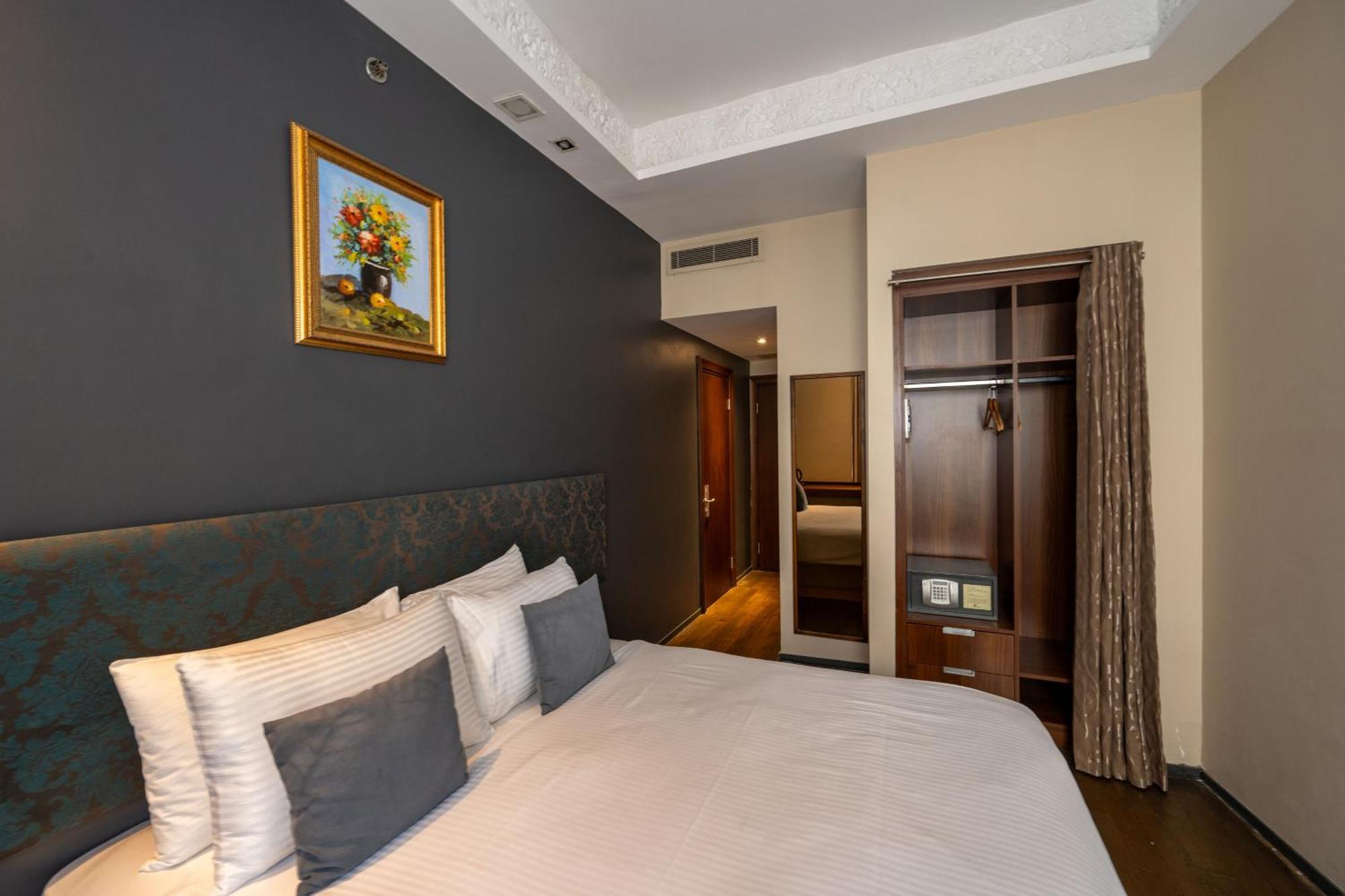 Pera Tulip Hotel & Spa Istanbul Exterior photo