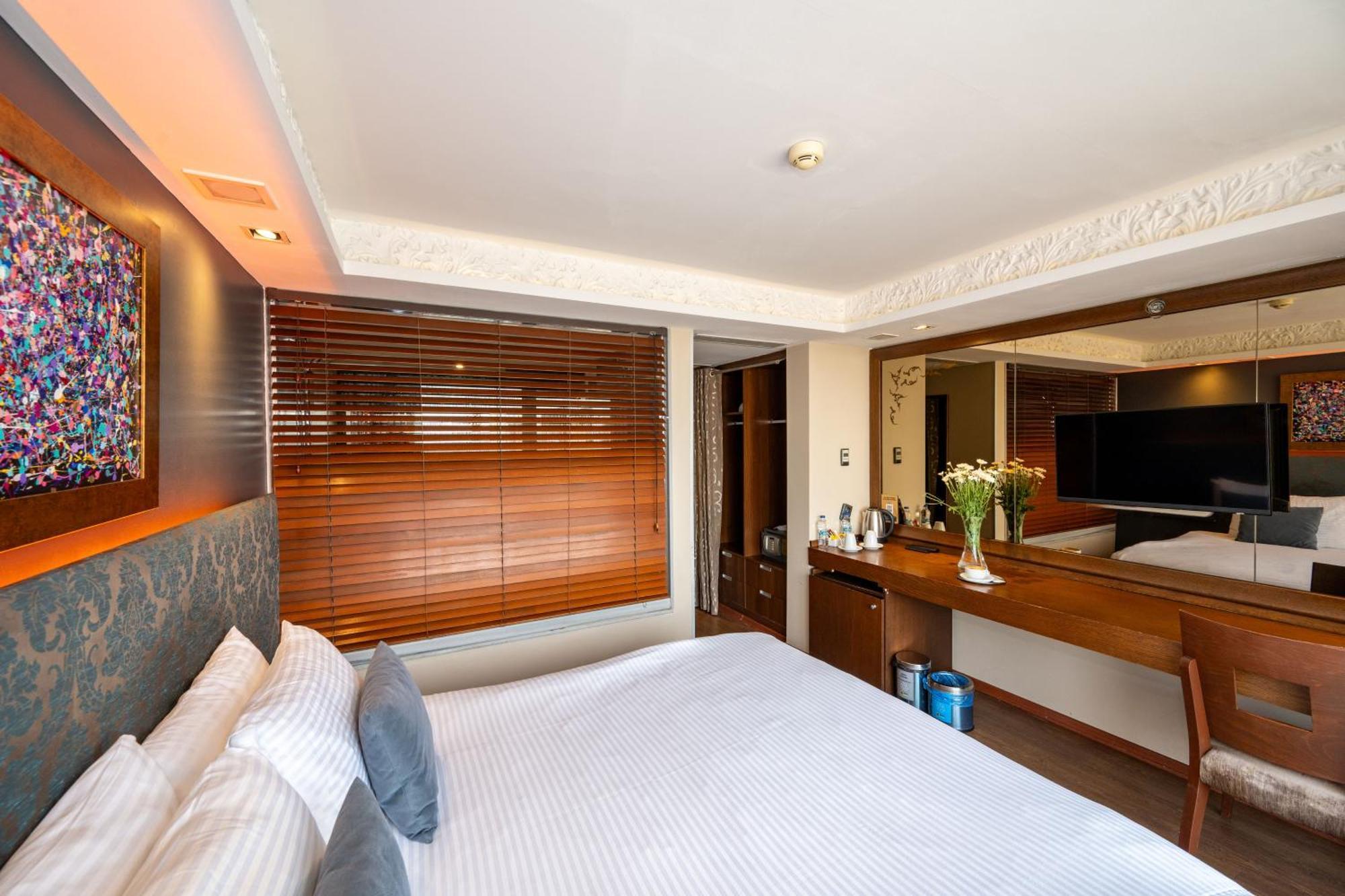 Pera Tulip Hotel & Spa Istanbul Exterior photo