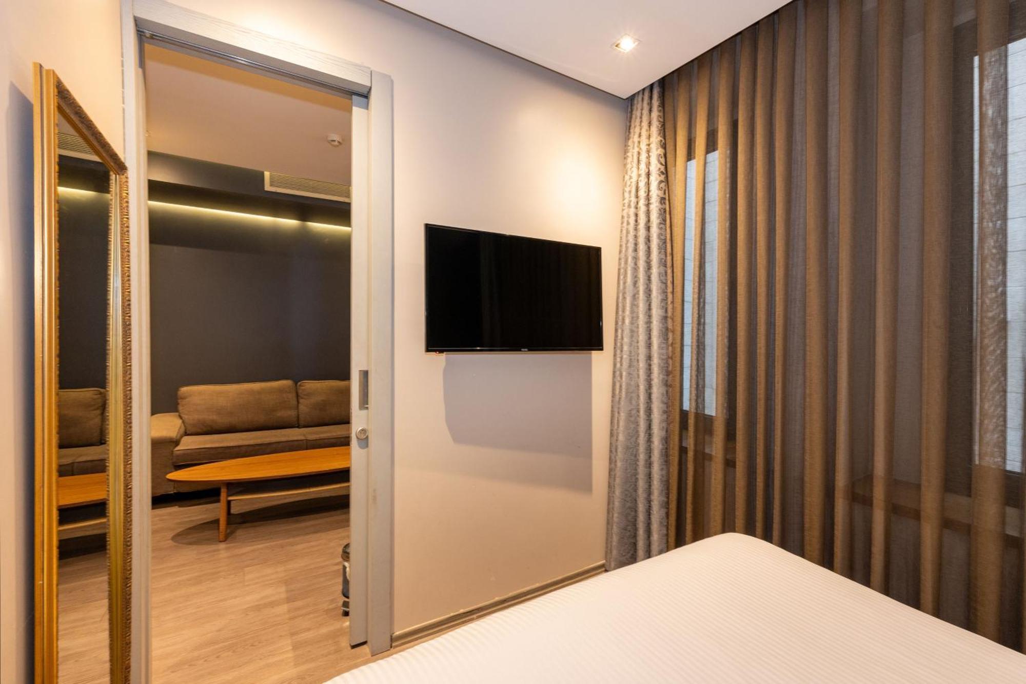 Pera Tulip Hotel & Spa Istanbul Exterior photo